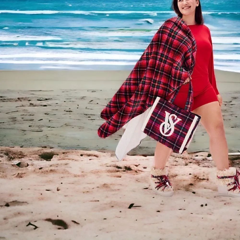 VICTORIA'S SECRET Plaid Tote & Blanket